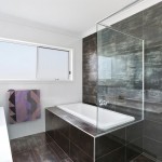 bathroom with bath tub